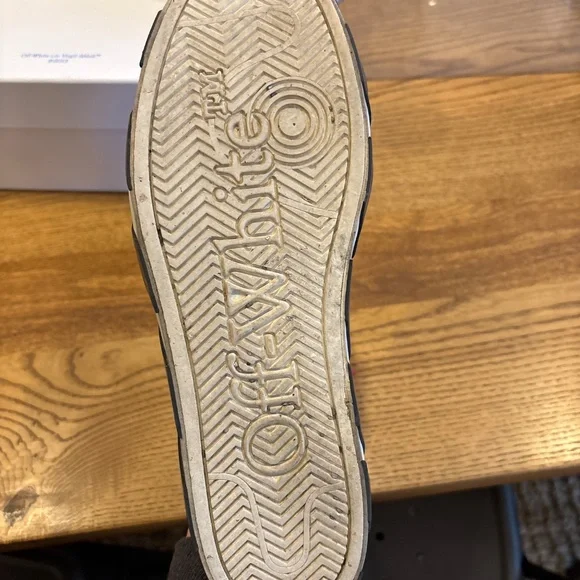 Sneakers - Picture 4 of 4